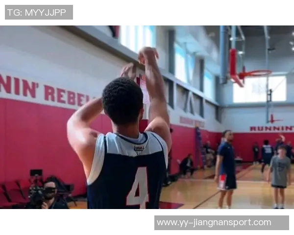 帕森斯分析库里投篮技巧称其若愿意可打到45岁