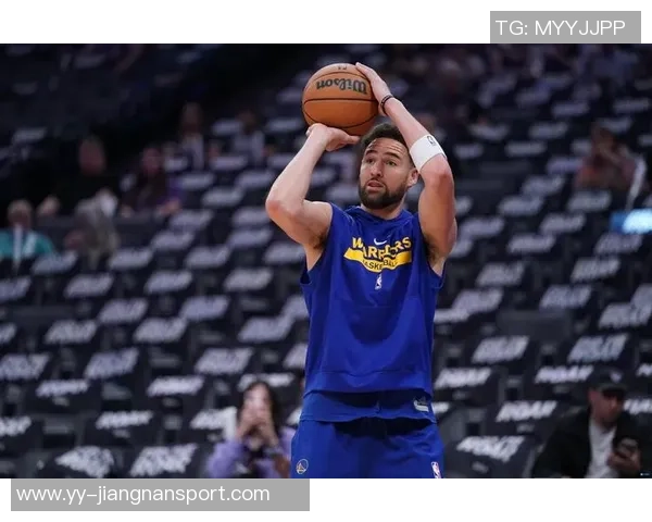 克莱半场表现出色8投4中三分命中率高达50助力球队取得良好开局 克莱半场表现出色8投4中三分命中率高达50助力球队取得良好开局