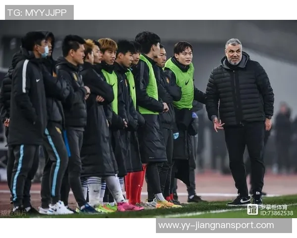 罗威留队困扰球队未来规划交易难觅合适替补成难题