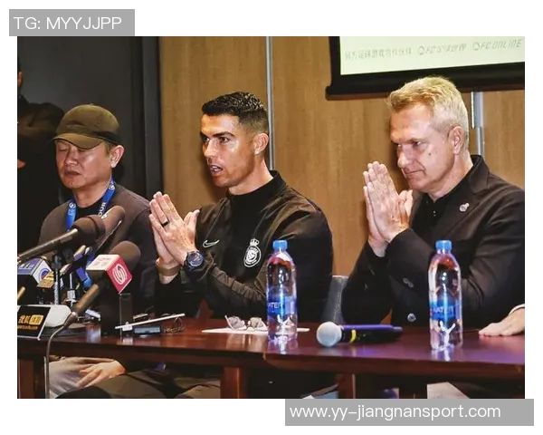 C罗获环球声望奖回应家人劝停称仍能为球队贡献为何不继续奋斗 C罗获环球声望奖回应家人劝停称仍能为球队贡献为何不继续奋斗