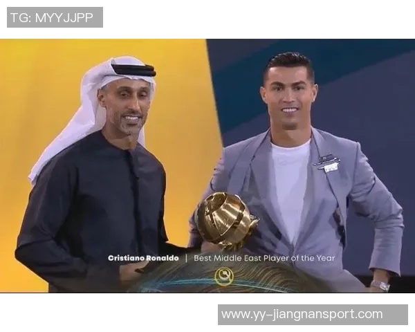 C罗获环球声望奖回应家人劝停称仍能为球队贡献为何不继续奋斗 C罗获环球声望奖回应家人劝停称仍能为球队贡献为何不继续奋斗